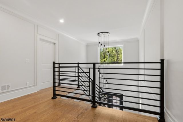 60 W Hobart Gap Rd, Livingston Twp., NJ 07039