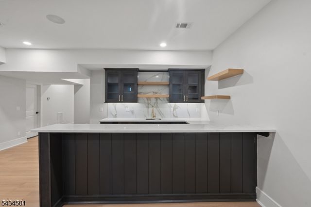 60 W Hobart Gap Rd, Livingston Twp., NJ 07039