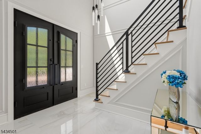60 W Hobart Gap Rd, Livingston Twp., NJ 07039