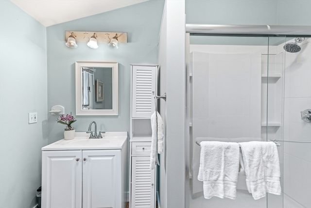 3 Kims Way, Oak Bluffs, MA 02557