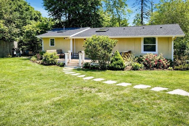 3 Kims Way, Oak Bluffs, MA 02557