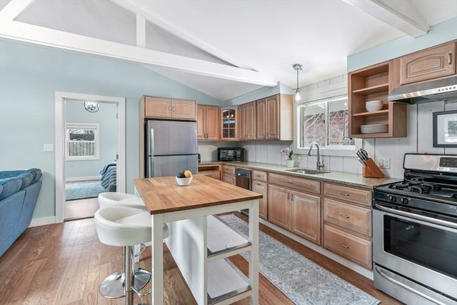 3 Kims Way, Oak Bluffs, MA 02557