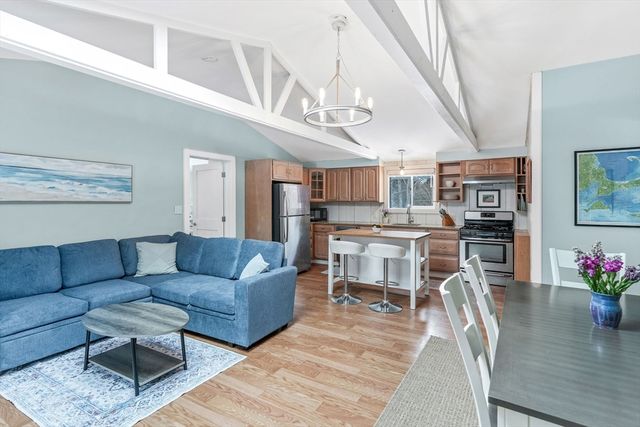 3 Kims Way, Oak Bluffs, MA 02557