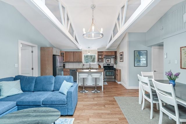 3 Kims Way, Oak Bluffs, MA 02557