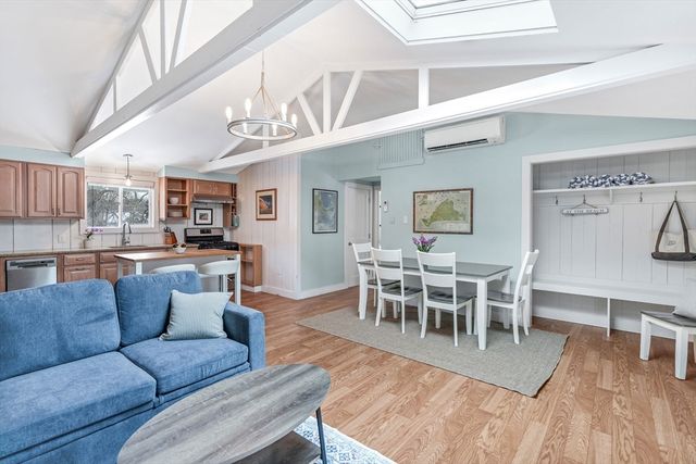 3 Kims Way, Oak Bluffs, MA 02557