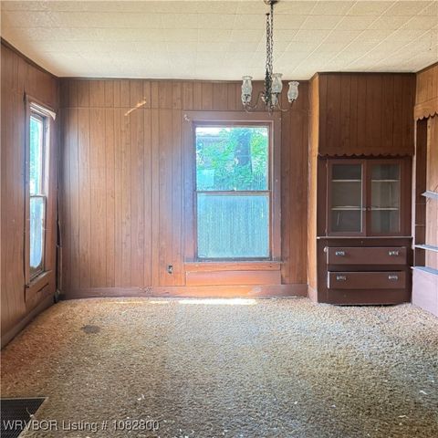 220 Fayetteville Road, Van Buren, AR 72956