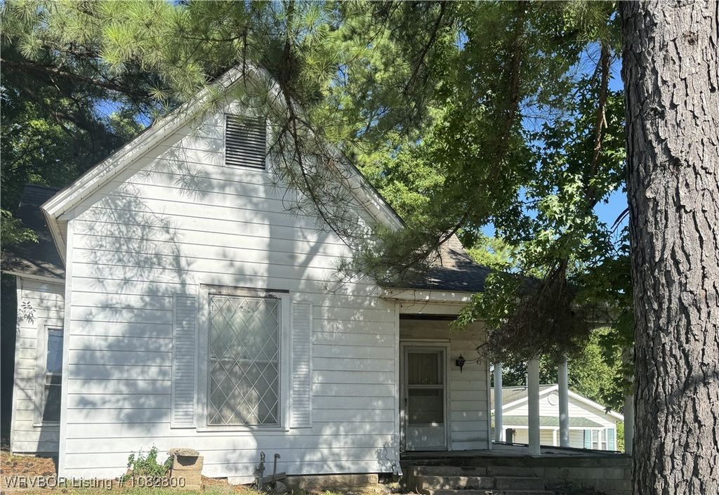 220 Fayetteville Road, Van Buren, AR 72956