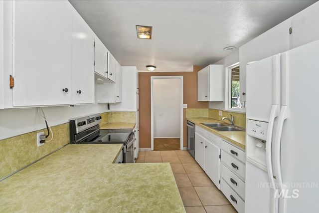 1402 S Brooklawn, Boise, ID 83709