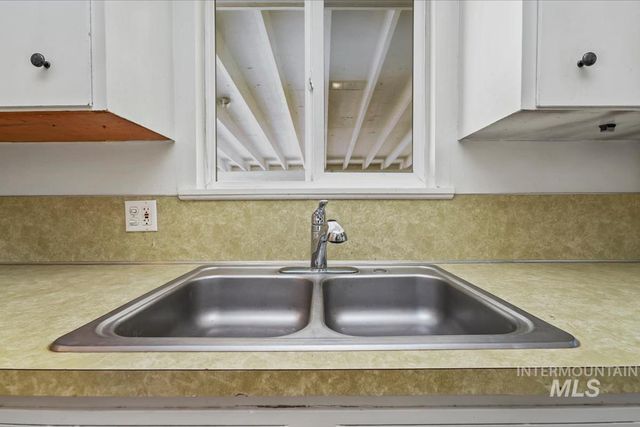 1402 S Brooklawn, Boise, ID 83709