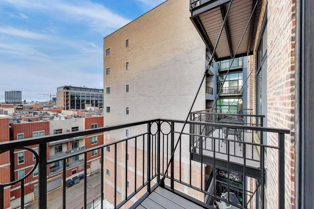 1250 W Van Buren Street 607, Chicago, IL 60607