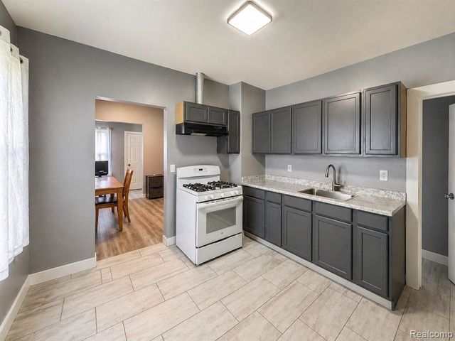 2415 Mclean Street, Hamtramck, MI 48212