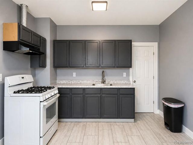 2415 Mclean Street, Hamtramck, MI 48212