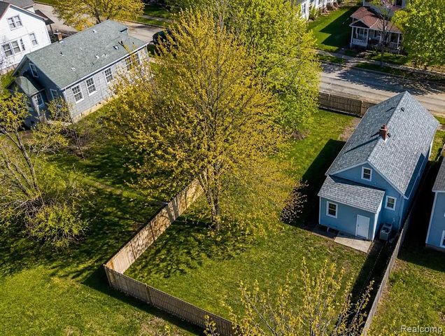 2415 Mclean Street, Hamtramck, MI 48212