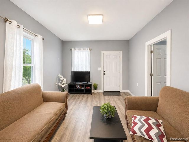2415 Mclean Street, Hamtramck, MI 48212
