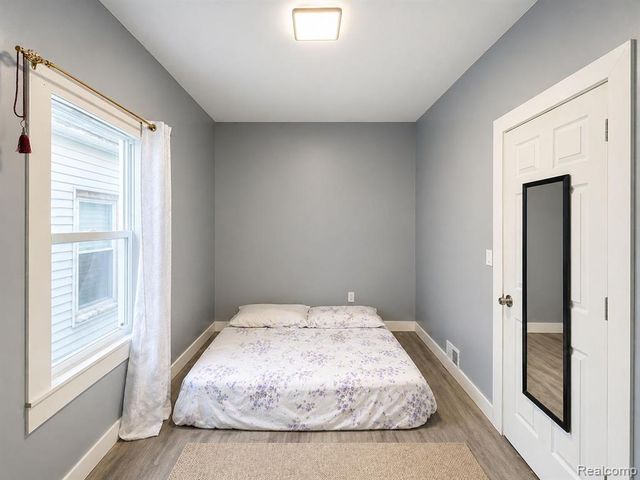 2415 Mclean Street, Hamtramck, MI 48212
