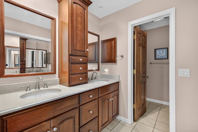 4N869 Black Willow Drive, St. Charles, IL 60175