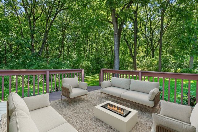 4N869 Black Willow Drive, St. Charles, IL 60175