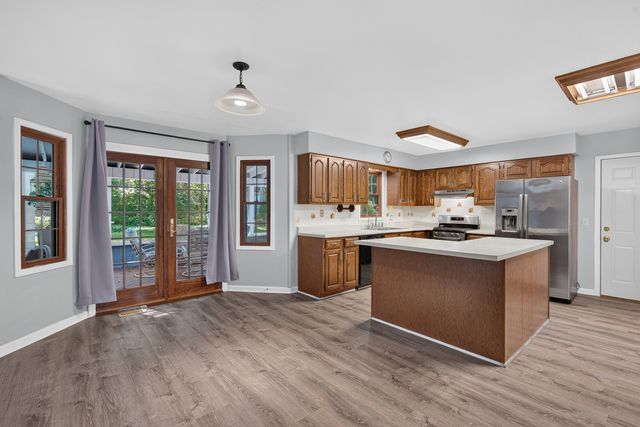 4N869 Black Willow Drive, St. Charles, IL 60175