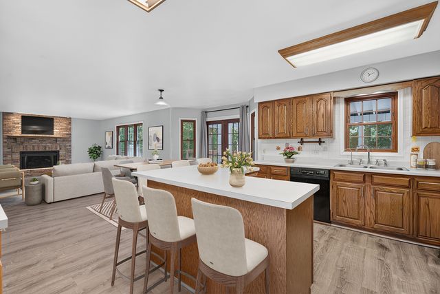 4N869 Black Willow Drive, St. Charles, IL 60175