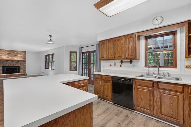 4N869 Black Willow Drive, St. Charles, IL 60175