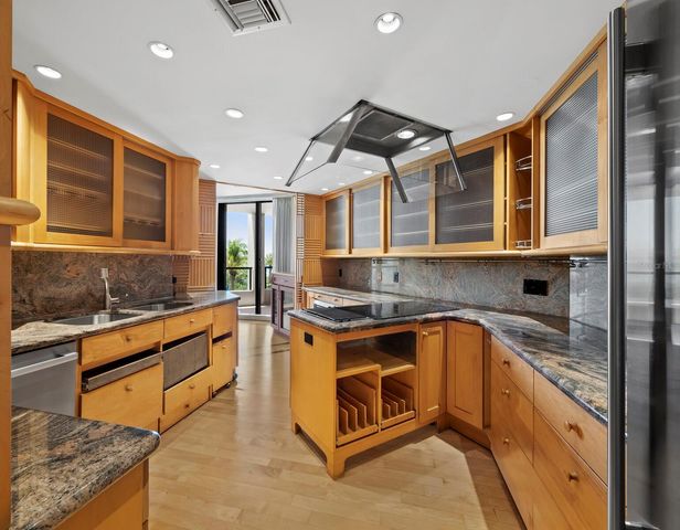 1211 GULF OF MEXICO DRIVE 109, Longboat Key, FL 34228