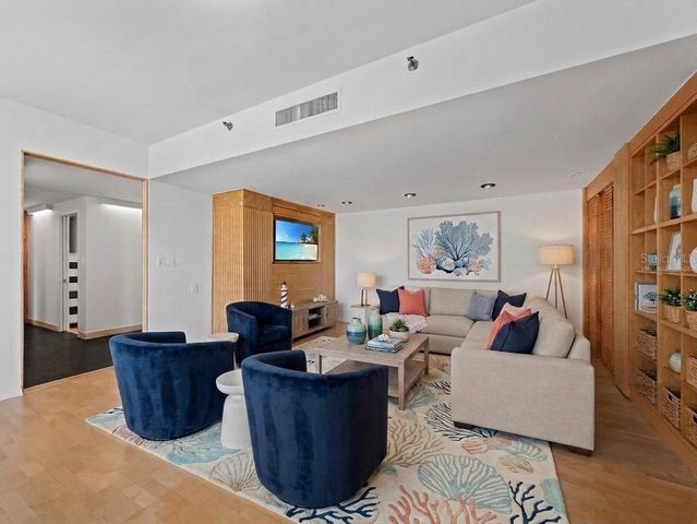 1211 GULF OF MEXICO DRIVE 109, Longboat Key, FL 34228