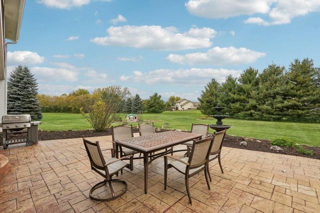 S91W31622 Marys COURT, Mukwonago, WI 53149