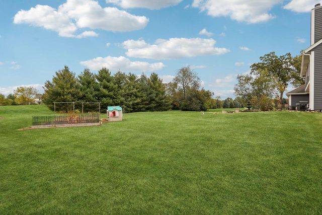 S91W31622 Marys COURT, Mukwonago, WI 53149