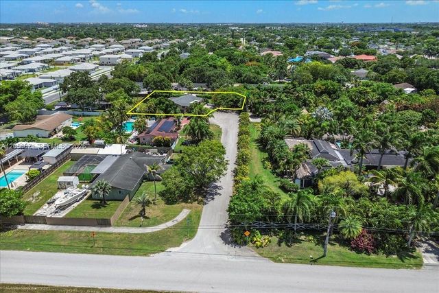 27305 SW 162nd Ct, Homestead, FL 33031