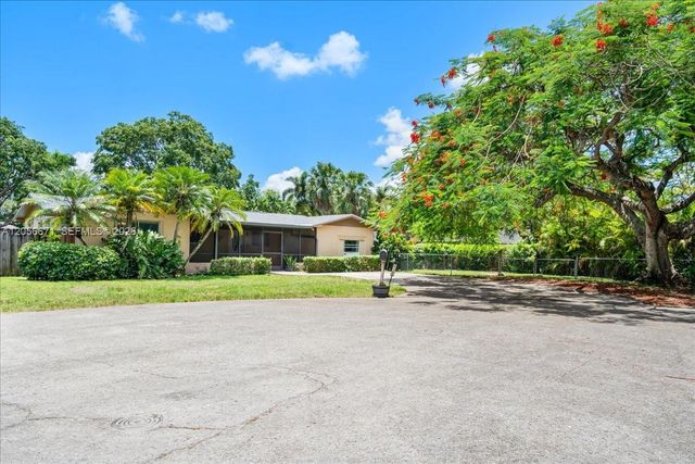 27305 SW 162nd Ct, Homestead, FL 33031