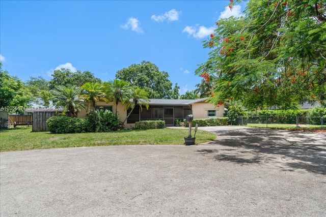 27305 SW 162nd Ct, Homestead, FL 33031