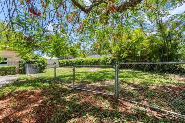 27305 SW 162nd Ct, Homestead, FL 33031