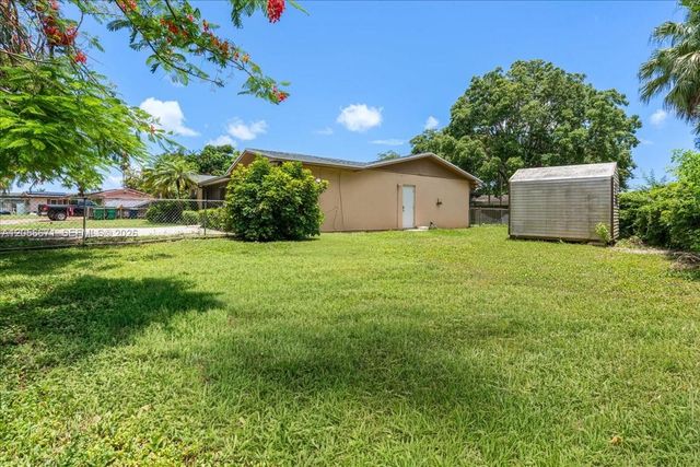 27305 SW 162nd Ct, Homestead, FL 33031