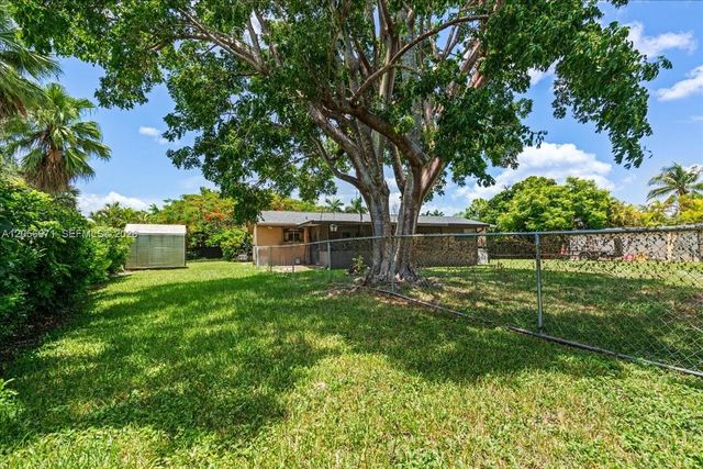 27305 SW 162nd Ct, Homestead, FL 33031