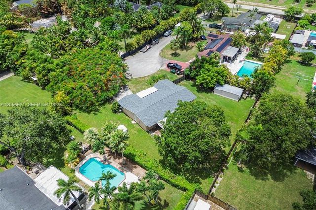 27305 SW 162nd Ct, Homestead, FL 33031
