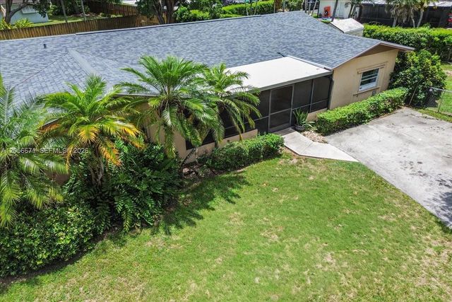 27305 SW 162nd Ct, Homestead, FL 33031