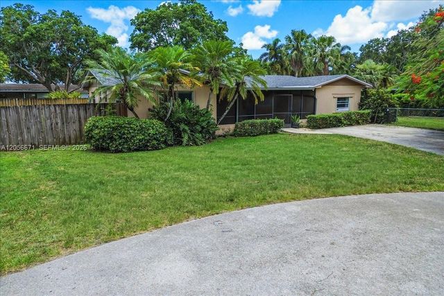 27305 SW 162nd Ct, Homestead, FL 33031