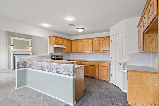 8515 N 102ND East Avenue, Owasso, OK 74055