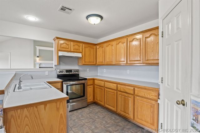 8515 N 102ND East Avenue, Owasso, OK 74055