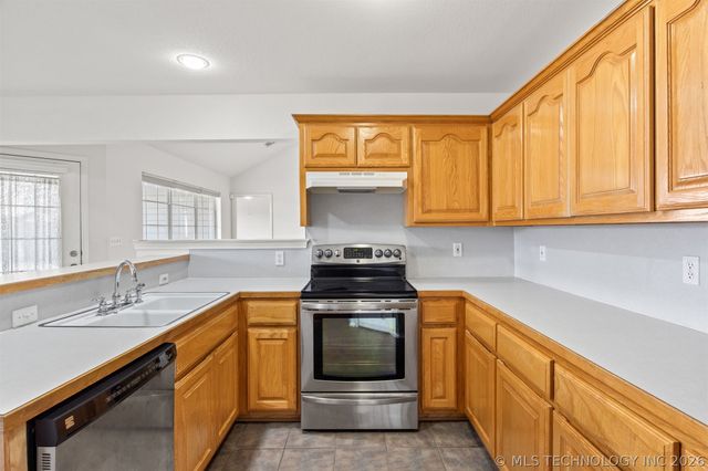 8515 N 102ND East Avenue, Owasso, OK 74055