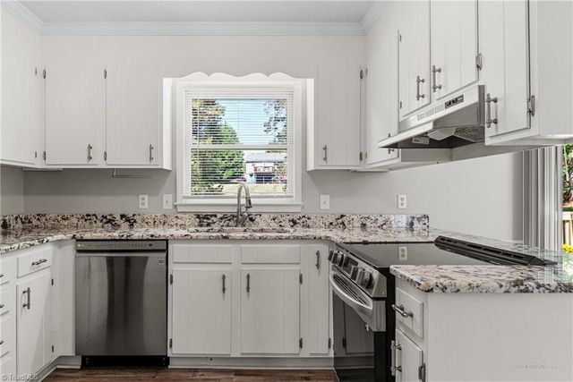 5525 Moravian Heights Lane, Clemmons, NC 27012