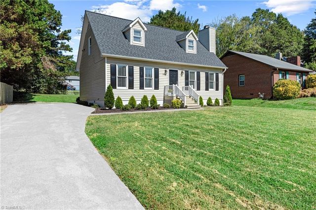 5525 Moravian Heights Lane, Clemmons, NC 27012