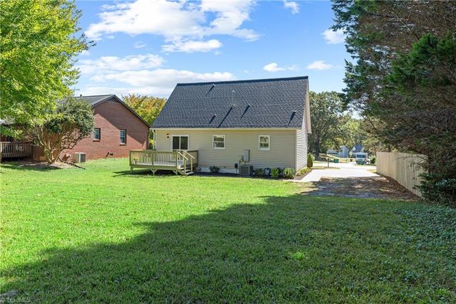 5525 Moravian Heights Lane, Clemmons, NC 27012