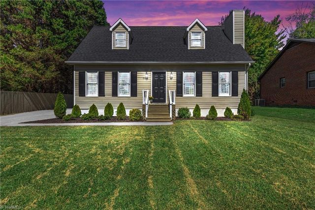5525 Moravian Heights Lane, Clemmons, NC 27012