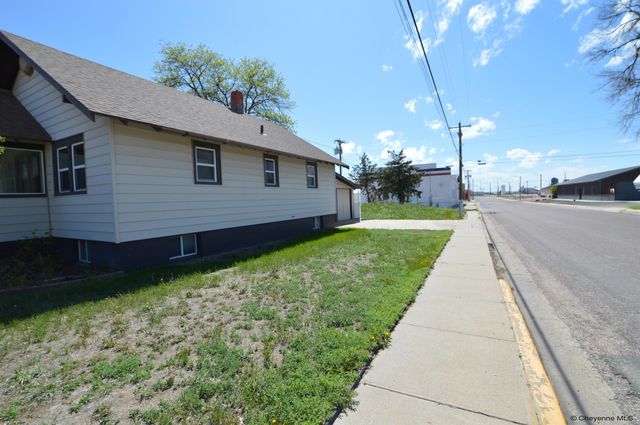 2142 W C ST, Torrington, WY 82240