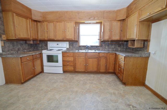 2142 W C ST, Torrington, WY 82240