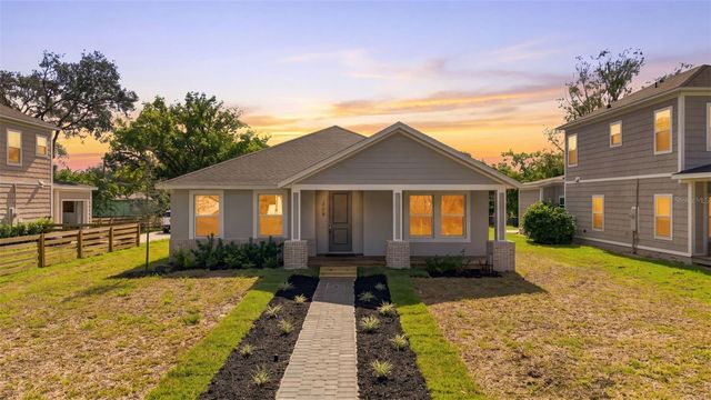 809 S LOCUST AVENUE, Sanford, FL 32771