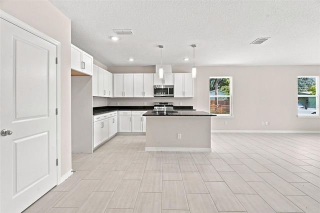 809 S LOCUST AVENUE, Sanford, FL 32771
