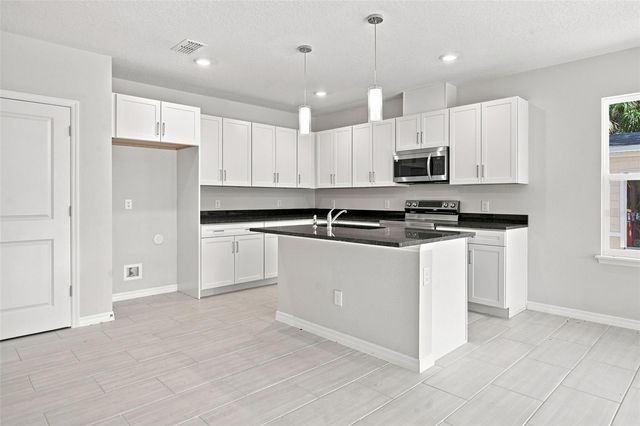 809 S LOCUST AVENUE, Sanford, FL 32771