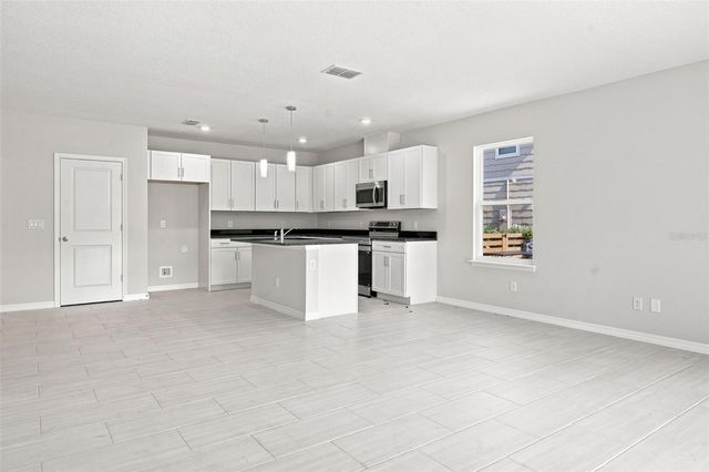 809 S LOCUST AVENUE, Sanford, FL 32771